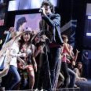 Joe_Jonas_1264189114_4