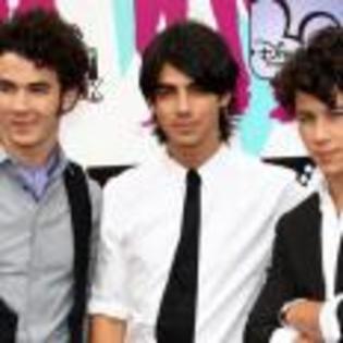 Joe_Jonas_1264189253_4
