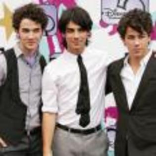 Joe_Jonas_1264189306_1