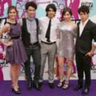 Joe_Jonas_1264189306_2