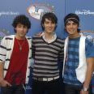 Joe_Jonas_1264189330_2