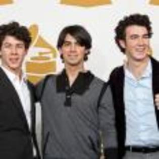 Joe_Jonas_1264189460_2
