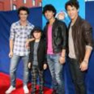 Joe_Jonas_1264189660_2