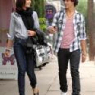 Joe_Jonas_1264189784_2