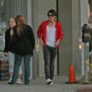 Joe_Jonas_1264189813_3