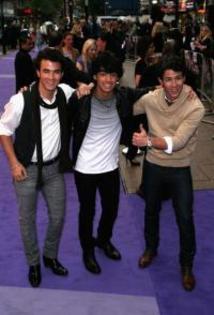 Joe_Jonas_1264189924_2