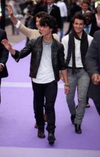 Joe_Jonas_1264189997_3