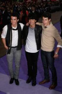 Joe_Jonas_1264189997_4