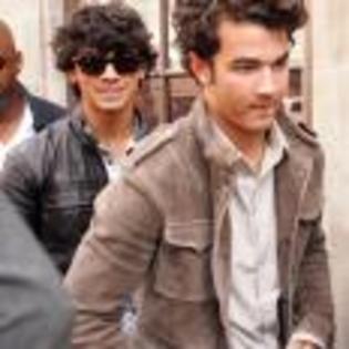 Joe_Jonas_1264190126_3