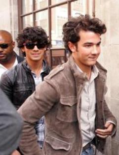 Joe_Jonas_1264190126_4