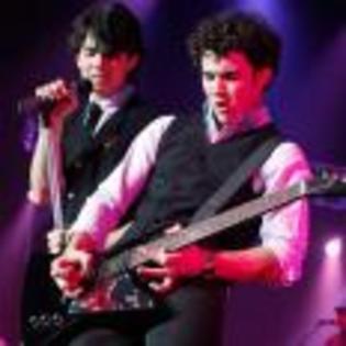 Joe_Jonas_1264190169_1