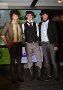 Joe_Jonas_1264190346_4