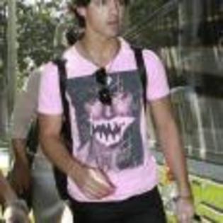 Joe_Jonas_1264191032_1
