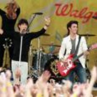 Joe_Jonas_1264191620_0 - poze  jonas