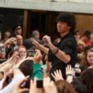 Joe_Jonas_1264191996_4