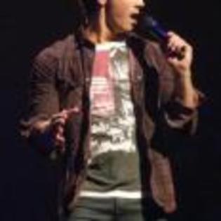 Joe_Jonas_1264192053_1