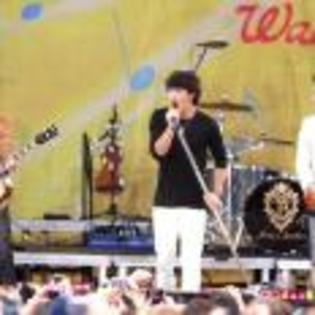 Joe_Jonas_1264192227_2