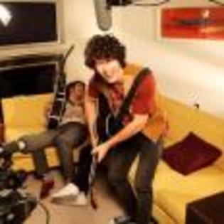 Joe_Jonas_1264192695_2 - poze  jonas