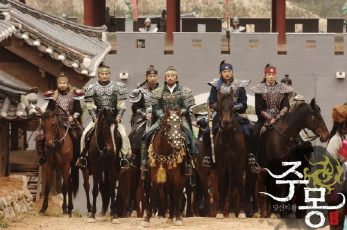 13108195_RVEDFDQRN - cq---legendele palatului_printul jumong---qc