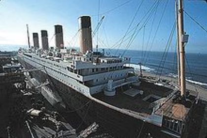 220px-TitanicBaja - Titanic filmul