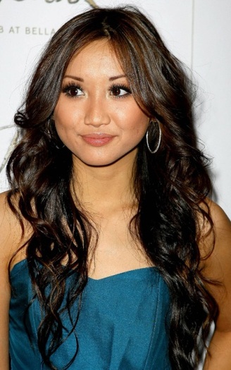 Brenda Song; Salut sun Brenda imi doresc mult ca sa castig acest caoncurs de miss si sper sa faceti alegerea core

