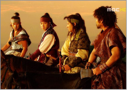 13570591_QWJTONJTV - q---jumong si oameni lui de incredere---q