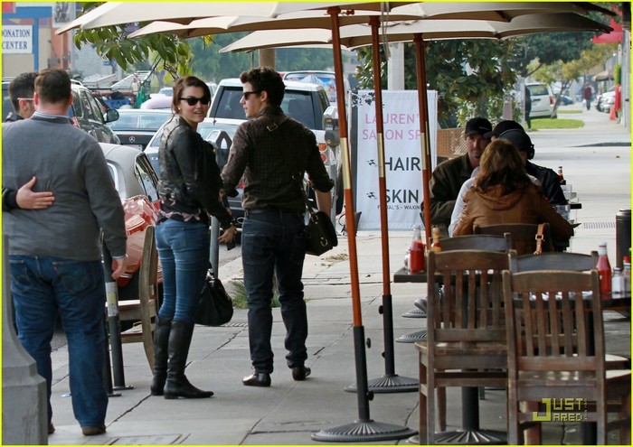 Nick-Jonas-Joe-Jonas-Lunch-Date-with-Samantha-Barks-07-01-2011-nick-jonas-18273823-1222-865