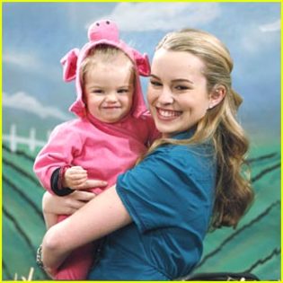 bridgit-mendler-teddy-helper - Mia Talerico