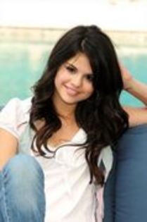 15937595_QIOEWUPPB - selena 23