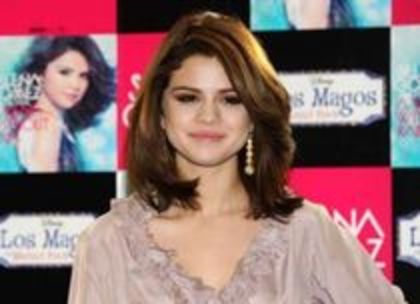 25870675_CIQRGVWGW - selena 36