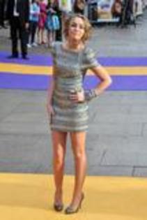 th_58374_Miley_Cyrus_0_Hannah_Montana_premiere_in_London_23_april2_2009_2012_122_480lo