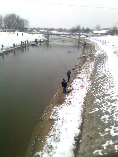 folder gol 031; Unu' lipseste din poza.......Fotograful....
