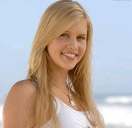 Claire (33)