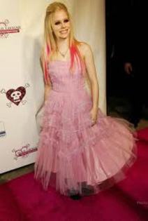 pinky - poze avril lavigne