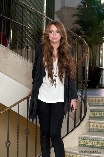 24731462_IISWNQTGK - Miley
