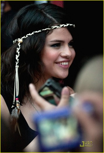 selena-gomez-house-blues-01 - Selena Gomez