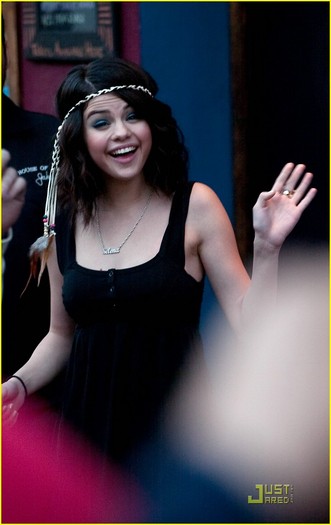 selena-gomez-house-blues-02 - Selena Gomez
