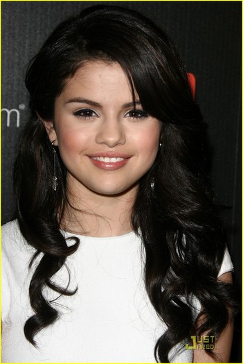 selena-gomez-tv-guide-hot-list-12