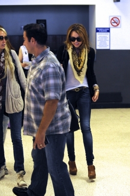 normal_48261_Preppie_Miley_Cyrus_arrives_into_LAX_Airport_11_122_113lo - Arriving At LAX Airport