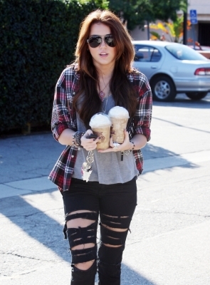 normal_19496_Miley_Cyrus_059_122_611lo - At and About In LA