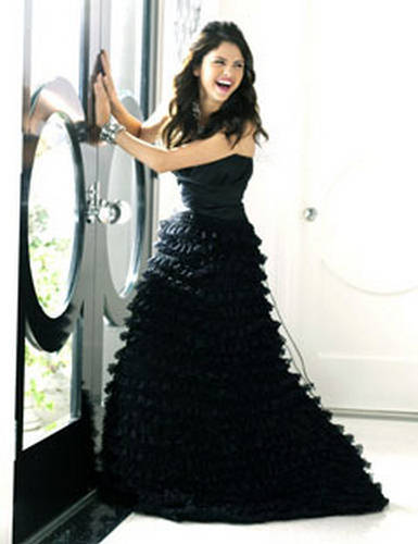 Selena Gomez Seventeen Prom 2010 (11) - Selena Gomez