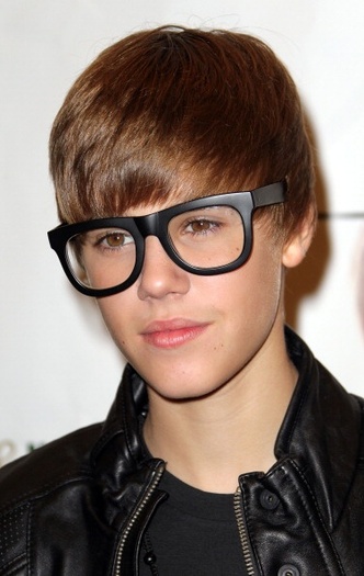 justin-bieber-halloween-appearance-barnes-noble-the-grove - Justin Bieber