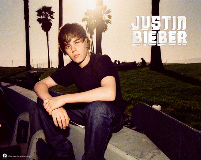 justin-bieber-wallpaper-01-700x560 - Justin Bieber