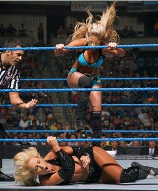 Kelly-Kelly-kicking-Michelle