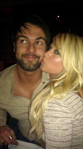 Kelly-Kelly-Kissing-Justin-Gabrial