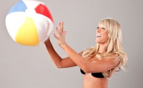 Kelly-kelly-playing-with-ball-500x311