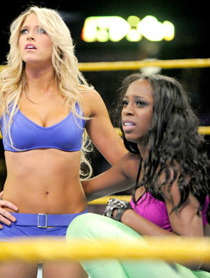 Kelly-Kelly-and-Naomi-Watts-Shocked