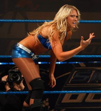 Kelly-Kelly-Calling-For-Opponent