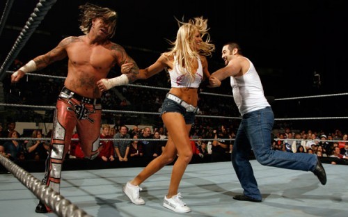 Kelly-Kelly-Enjoying-With-Her-Tag-Team-Partners-500x312