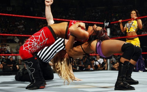 Kelly-kelly-Going-For-a-Kill-500x312